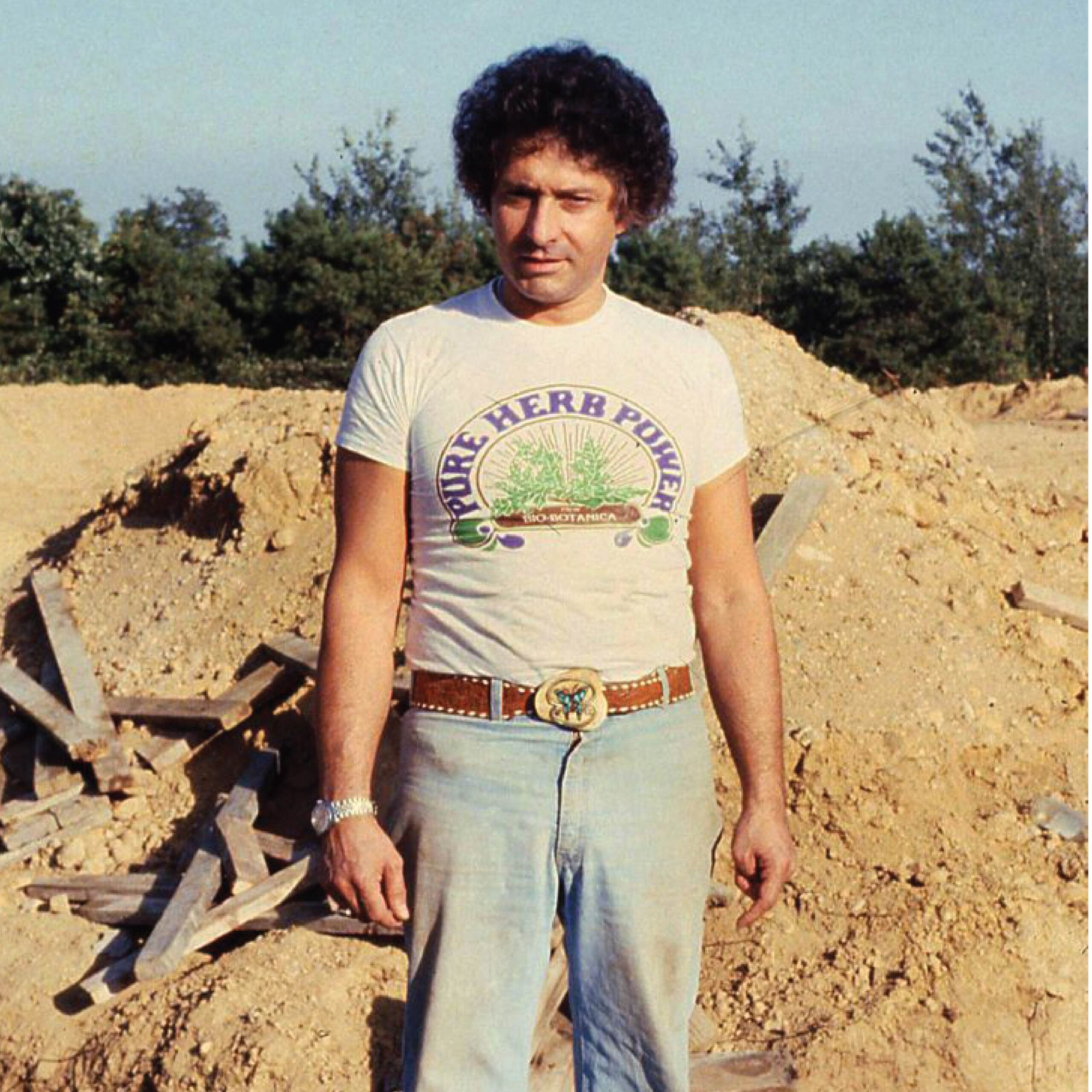 Frank D'Amelio Sr. breaking ground on the Hauppauge plant in 1980